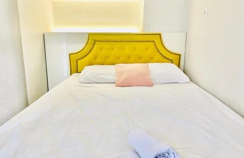 Studentski Grad Apartamento | Turquoise and Magenta Apartment
