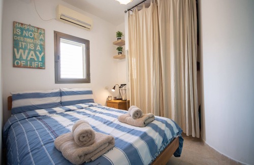 Herzliya Apartamento | Turquoise Charm 1BR Apartment in Herzliya Center