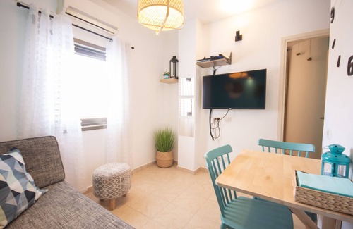 Herzliya Apartamento | Turquoise Charm 1BR Apartment in Herzliya Center