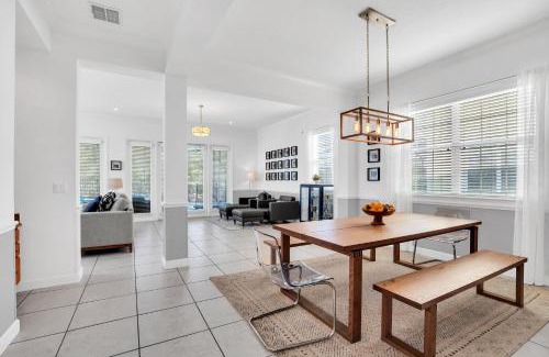 Bay Lake Casa | Turquoise Delight