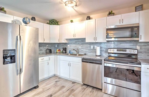 Riviera Beach Apartamento | Turquoise Escape ~ 1 Mi to Sailfish Marina!