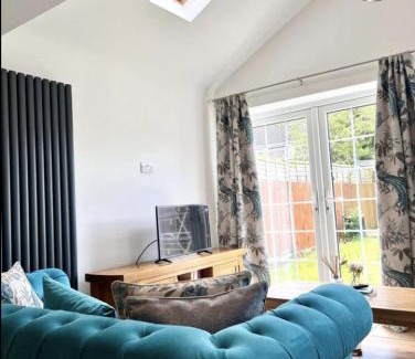 Bracknell Casa | Turquoise Tranquil- 3 Bed House