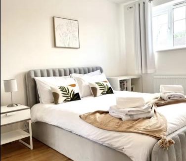 Bracknell Casa | Turquoise Tranquil- 3 Bed House