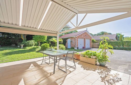 Turramurra Casa | Turramurra Spacious 6Br House close to Train/Parks