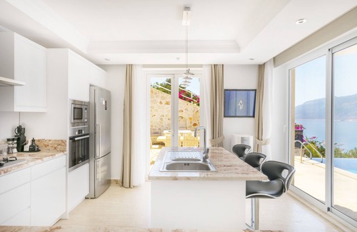 Kas Villa | VILLA DE LUJO TURTLE BAY, gran piscina infinita privada, capacidad para 8, moderno y hermoso