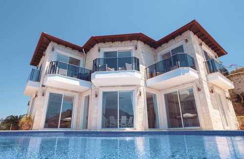 Kas Villa | VILLA DE LUJO TURTLE BAY, gran piscina infinita privada, capacidad para 8, moderno y hermoso