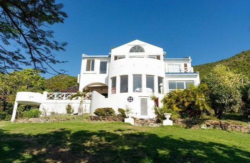 Frigate Bay Casa | Turtle beach White House (1) The Main house