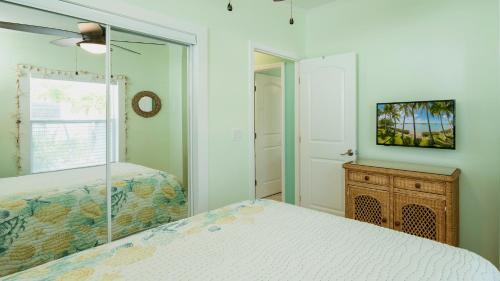 Cudjoe Key Casa | Turtle Cove Views by Last Key Realty