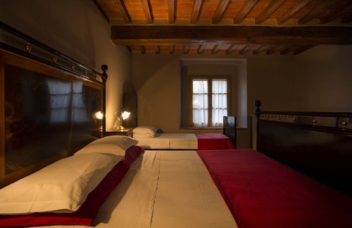Arezzo Otro | Tuscan Country House in the middle of Buccia Nera WinE Farm