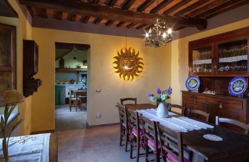 Castiglione di Garfagnana Casa | Tuscan Farmhouse in Castiglione di Garfagnana with Garden