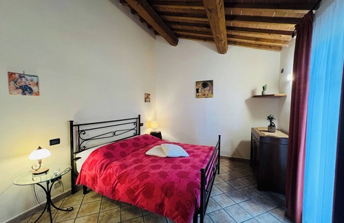 Pieve Santo Stefano Otro | Tuscan getaway: pool, lake view & warm family hospitality in organic farmhouse