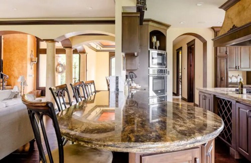 Sherwood Casa | Tuscan home in NW wine country