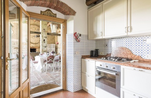 Oliveto Casa | Casa de campo con gran patio, piscina privada, jardín, sillas de ruedas y mascotas