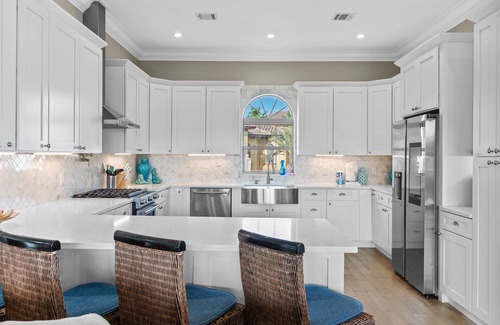 St. Tropez Casa | Tuscan Luxury Villa: Private Beach, Updated Kitchen, Golf Cart, Arcade, & more 🖤