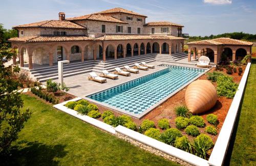 Vizinada Villa | Tuscan Mansion - Don Giordano Excelsior