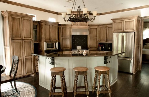 Ardmore Casa | TUSCAN ON 16 ACRES BY LAKE MURRAY, WITH POOL/HOT TUB & TOY PARKING, EV CHARGER