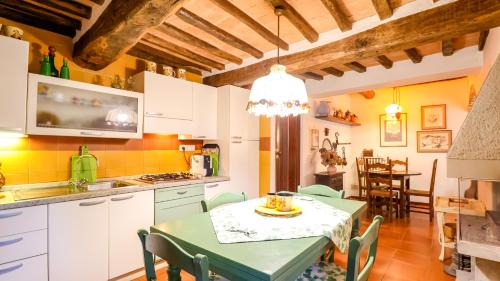 Cireglio Apartamento | TUSCAN RUSTIC HOUSE - with Garden, Wi-Fi