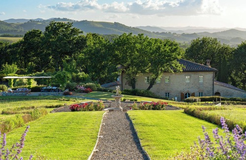 Casole d'Elsa Villa | Tuscan villa with 20,000 square meters park and private pool nera Siena