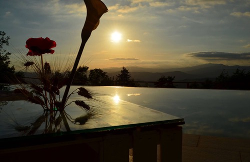 Pelago Casa | Villa toscana con piscina infinita de sal y jacuzzi climatizado con impresionantes vistas