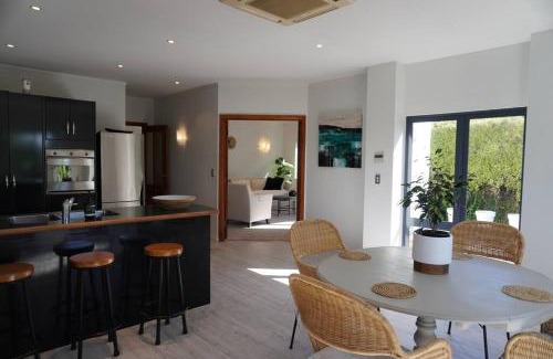 Havelock North Apartamento | Tuscan Villa with a View