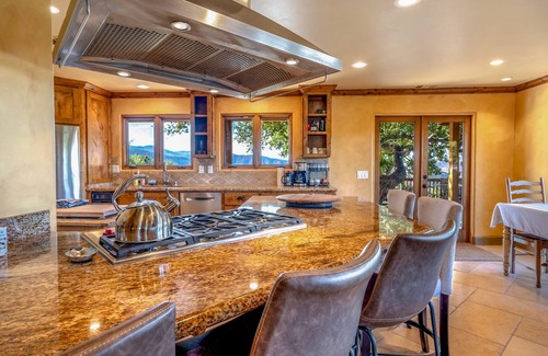 Carmel Valley Casa | Tuscan Vineyard Retreat with 360 Views and Pool