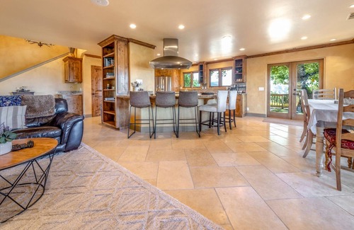 Carmel Valley Casa | Tuscan Vineyard Retreat with 360 Views and Pool
