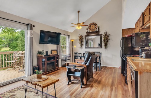 Table Rock Condominio | Tuscany On Taneycomo 2 Bedroom Condo by RedAwning