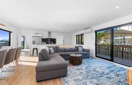Ruakaka Casa | Tuturu Bliss - Ruakākā Holiday Home