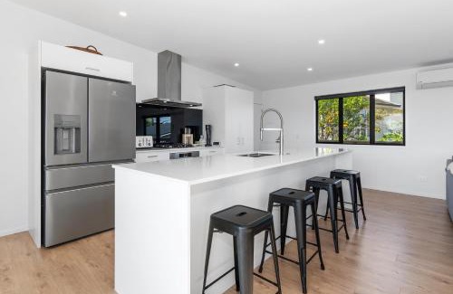 Ruakaka Casa | Tuturu Bliss - Ruakākā Holiday Home