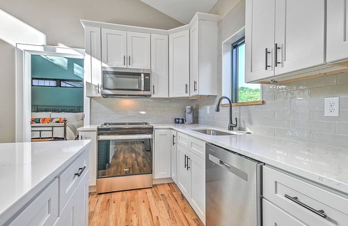 Johnson City Cabaña | Tway Bird Cottage on The Watauga River