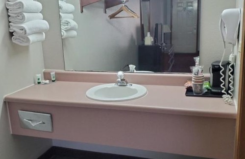 Branson Hotel | Twelve Oaks Inn