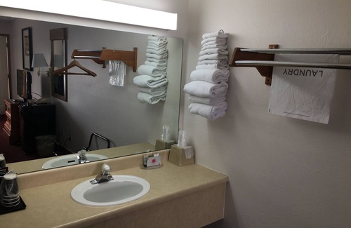 Branson Hotel | Twelve Oaks Inn