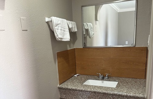 Los Angeles Hotel | Twenty-First Century Inn