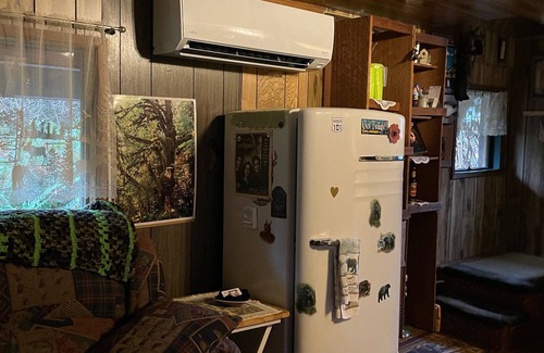 Forks Cabina | twilight eclipse cabin,private trail to the creek,fire pit.