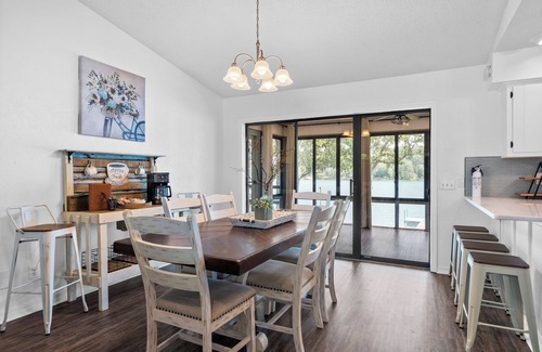 Horseshoe Bend Casa | Twilight Lodge on Diamond Lake - Waterfront Home