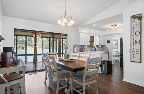 Horseshoe Bend Casa | Twilight Lodge on Diamond Lake - Waterfront Home