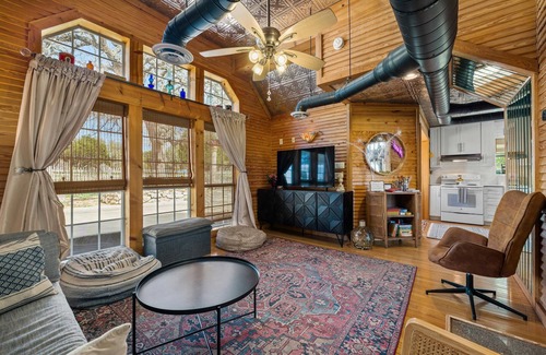 Fredericksburg Casa | Twilight Ranch- 6 acre ranch w/2tiny homes & cabin