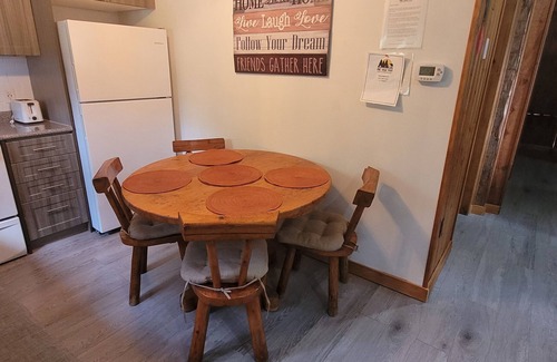 Petawawa Cabina | Twin 1 Cabin at Pine Ridge Park