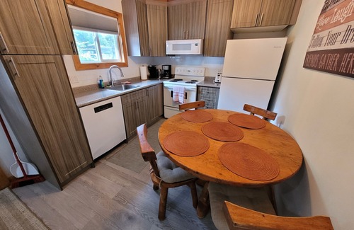 Petawawa Cabina | Twin 1 Cabin at Pine Ridge Park
