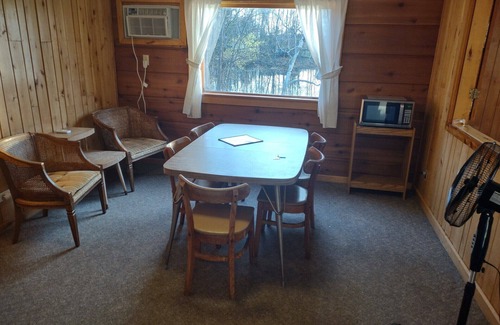 Tomahawk Cabina | Twin Bay Resort Cabin #4