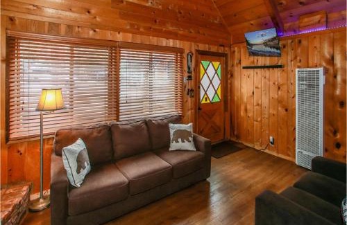 Sugarloaf Casa | Twin Bear - Cozy and convenient, relaxing cabin with a nice fenced yard and a BBQ