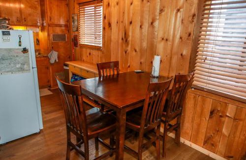 Sugarloaf Casa | Twin Bear - Cozy and convenient, relaxing cabin with a nice fenced yard and a BBQ