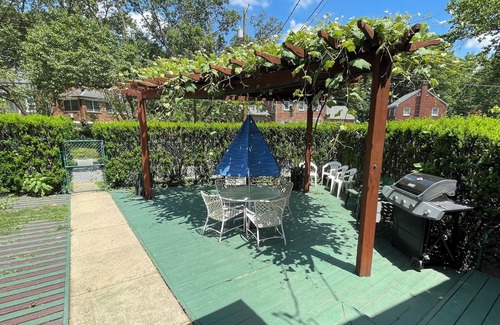 Silver Spring Casa | TWIN BED - PILLOW - SHOWER - FRIDGE - MW - 62.