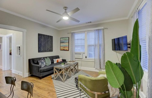 Cooper-Young Historic District Casa | Twin Bungalows Near Cooper Young