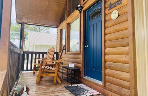 Groveoak Casa | Twin Cabin Pet Friendly Fenced Lake Guntersville