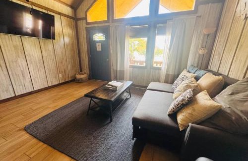 Groveoak Casa | Twin Cabin Pet Friendly Fenced Lake Guntersville