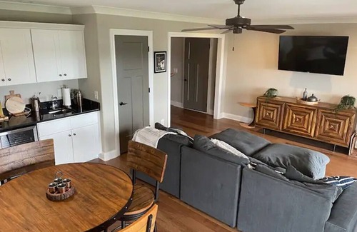 Winchester Casa | Twin Creeks Getaway- Pet Friendly- Amenities Abound! Golf cart rental available!