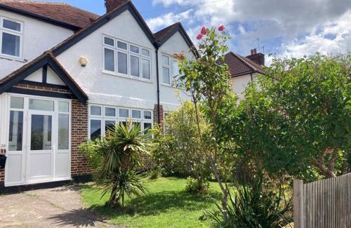 Alexandra Casa | Twin home with free parkings, Surbiton, Kingston upon Thames, Surrey, Greater London, UK!