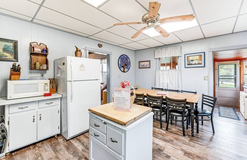 Twin Lakes Cabaña | Twin Lakes Cottage: Walk to Elizabeth Lake!
