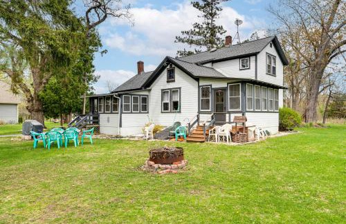 Twin Lakes Casa | Twin Lakes Cottage Walk to Elizabeth Lake!